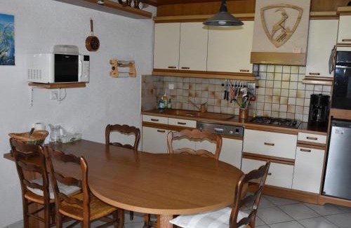Pralognan-la-Vanoise Ski Chalet | Chalet ensoleillé 3 pièces, 6 pers, jardinet, proche commerces et téléphérique, Pralognan-la-Vanoise. - FR-1-464-8