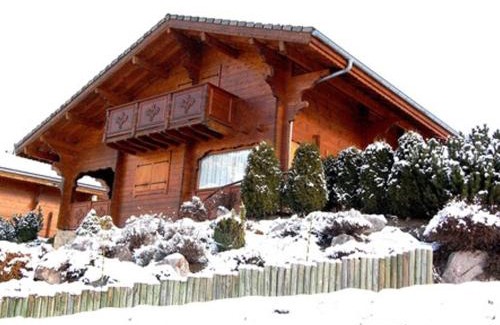 Les Gets Ski Chalet | Chalet familial au pied des pistes avec terrasse et balcon - FR-1-623-51