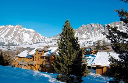Saint-Etienne-en-Devoluy Ski Chalet | Chalet, wifi, ski-in/ski-out & foot of the slopes, fitness, swimming pool, terrace, balcony, parking