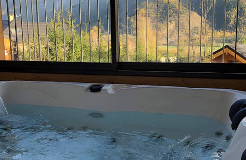 Saint-Jean-Saint-Nicolas Ski Chalet | Chalet 'Mini Ananda' with Mountain View, Private Garden and Wi-Fi