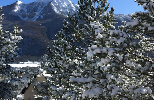 Saint-Jean-Saint-Nicolas Ski Chalet | Chalet 'Mini Samsara' with Mountain View, Balcony and Wi-Fi