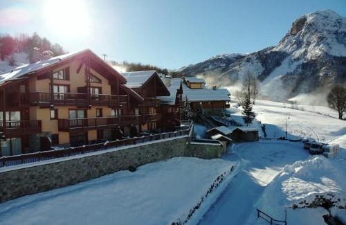 Saint-Martin-de-Belleville Apartment | Chalet pieds des pistes à St Martin de Belleville, 3 pièces, terrasse, garage, services hôteliers inclus - FR-1-452-135