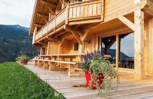 Beaufort Ski Chalet | Chalet Frison option Carole communicating 10 and 12 people (i.e. 22 people)