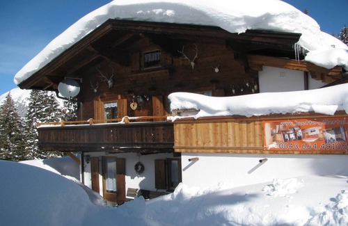 Fuegenberg Apartment | Chalet in Hochfügen near Ski Slopes
