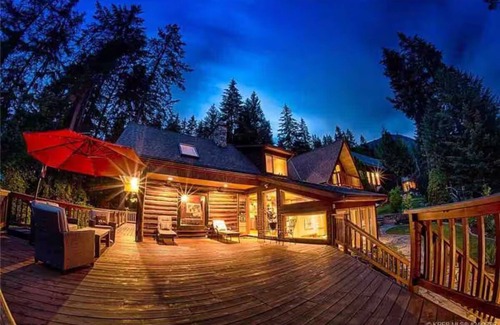 Beasley Ski Chalet | Chalet in "The Woods Nelson" with Stunning Views