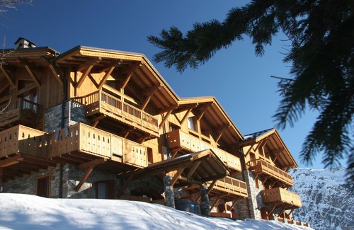 Les Eucherts Ski Chalet | Chalet Le Cervinia, 10 people, in the heart of La Rosière