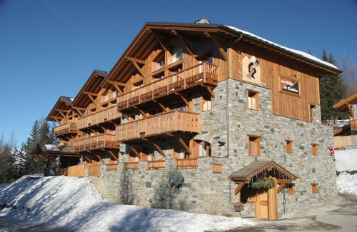 Les Eucherts Ski Chalet | Chalet Le Cervinia, 10 people, in the heart of La Rosière