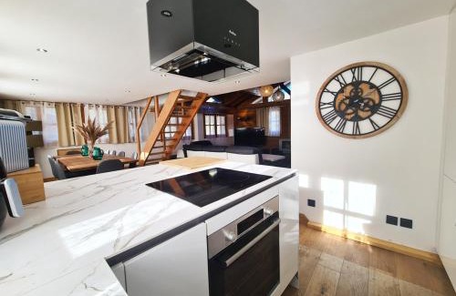 Courchevel Ski Chalet | CHALET LA LOUVE, Courchevel 1650- 15 personnes Jacuzzi et Hammam Pistes 70 m,commerces 50m