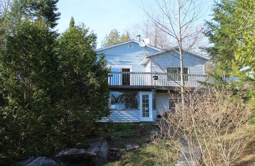 St-Adolphe-d'Howard Ski Chalet | CHALET LA PENINSULE AU BORD DU LAC