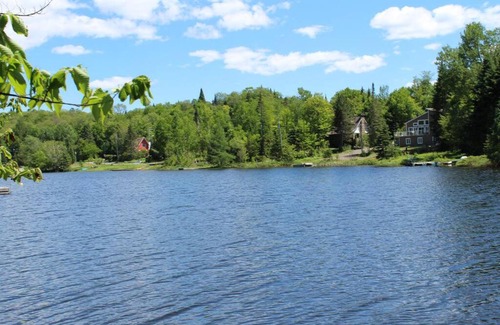 St-Adolphe-d'Howard Ski Chalet | CHALET LA PENINSULE AU BORD DU LAC