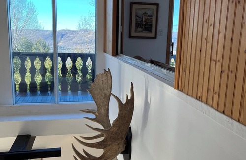 Piedmont Ski Chalet | Chalet Laurentides. Ski in/Ski out