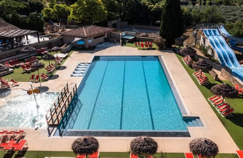 Lourmarin Ski Chalet | Chalet Luberon - 35m² - 2 bedrooms + jacuzzi (4 adults & 1 child max 12 years) 4 to 5 people - 4 people included in the price