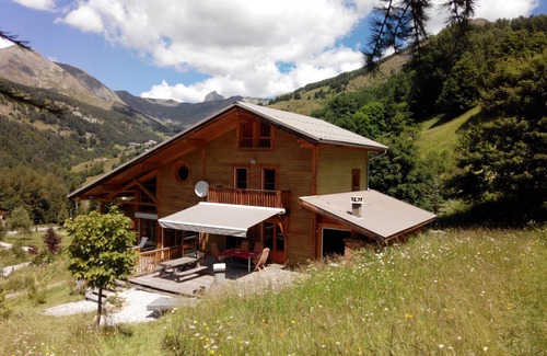 Allos Ski Chalet | CHALET Lumière
