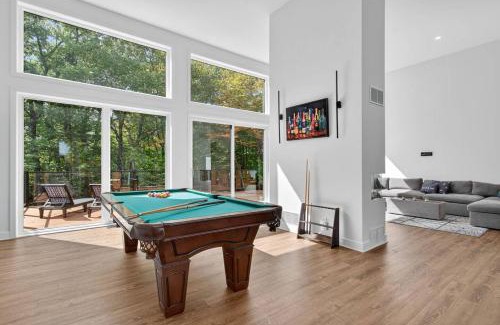 La Conception Ski Chalet | Chalet Lumina - Private Spa, Fire Pit, Pool Table
