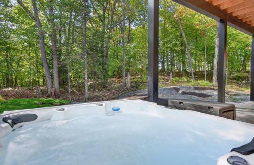 La Conception Ski Chalet | Chalet Lumina - Private Spa, Fire Pit, Pool Table