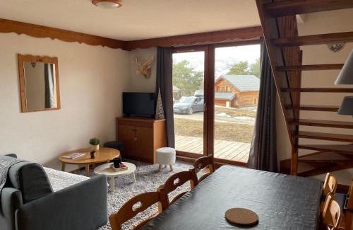 La Joue du Loup Ski Chalet | Chalet mitoyen 3 pièces, 8 pers. avec terrasse et parking à La Joue du Loup - FR-1-504-641