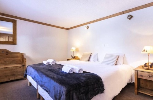 Les Eucherts Ski Chalet | Chalet MMV Les Perdrix 1 - Mountain Collection - 7 Room Chalet 12 People