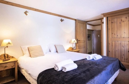 Les Eucherts Ski Chalet | Chalet MMV Les Perdrix 1 - Mountain Collection - 7 Room Chalet 12 People
