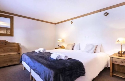 Les Eucherts Ski Chalet | Chalet MMV Les Perdrix 1 - Mountain Collection - 7 Room Chalet 12 People - Balcony