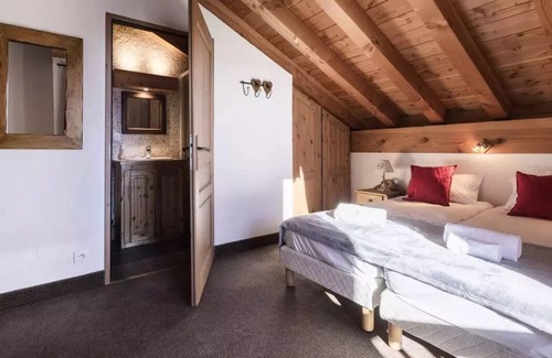 Les Eucherts Ski Chalet | Chalet MMV Les Perdrix 1 - Mountain Collection - 7 Room Chalet 12 People - Balcony