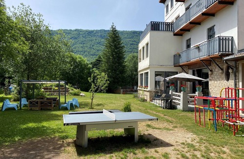 Lans-en-Vercors Ski Chalet | Chalet mountain apartment, sleeps 13, village center