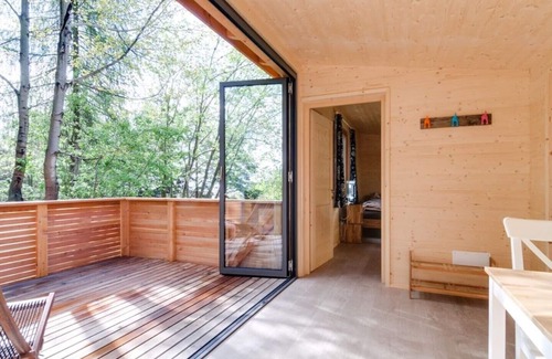 San Genesio Atesino Ski Chalet | Chalet on the edge of the forest with a large glass front