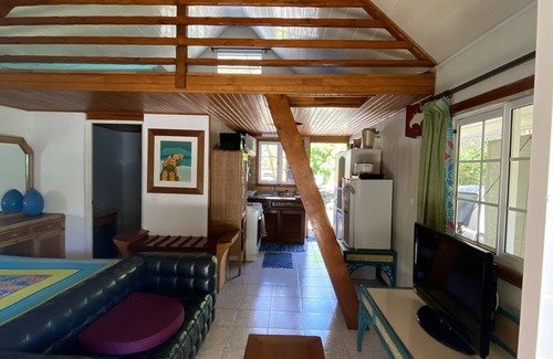 Moorea-Maiao Ski Chalet | Chalet on the fairway with sea access