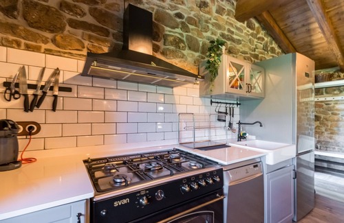San Pedro del Romeral Ski Chalet | Chalet 'Pasiega El Ojal' with Mountain View, Private Terrace and Wi-Fi