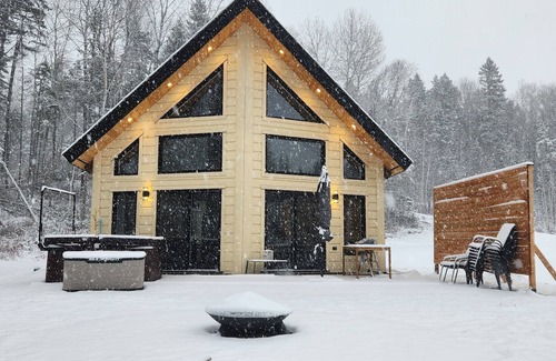 Alma Ski Chalet | Chalet pour 6 Lac St-Jean: Quai, paddle, spa