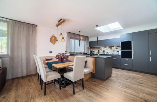Saltusio Ski Chalet | Chalet "Residenz - Riad" with Mountain View & Whirlpool close to Meran