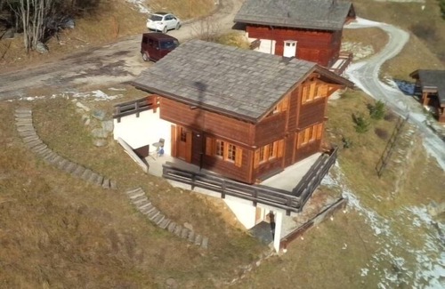 Grimentz Ski Chalet | Chalet ski in - ski out on 3 levels for 8 people, living room with wood-burner, kitchen area with di