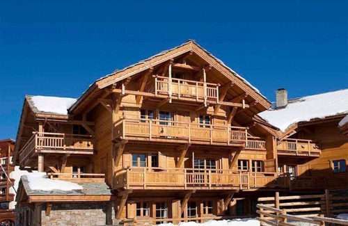 Cognet Ski Chalet | Chalet Skis aux Pieds! Sauna et Jacuzzi Privés