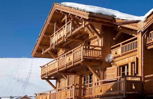 Cognet Ski Chalet | Chalet Skis aux Pieds! Sauna et Jacuzzi Privés