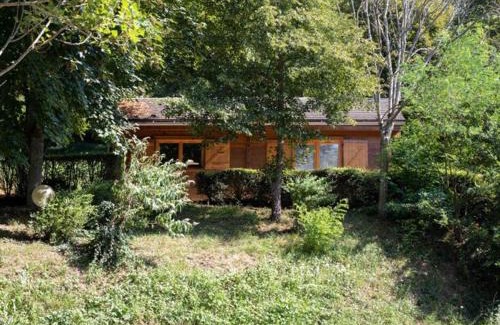 Sauveterre-de-Rouergue Other | Chalet spacieux pour 8 avec terrasse à Sauveterre-de-Rouergue - API-1-52-366