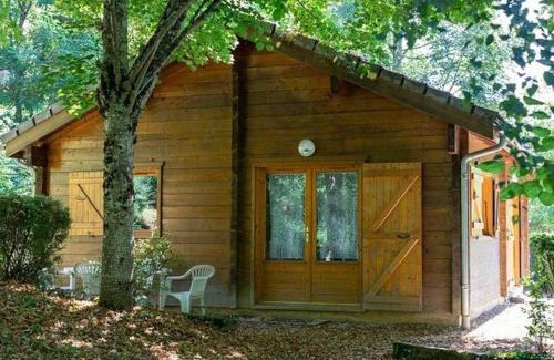 Sauveterre-de-Rouergue Other | Chalet spacieux pour 8 avec terrasse à Sauveterre-de-Rouergue - API-1-52-366