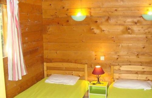 Sauveterre-de-Rouergue Other | Chalet spacieux pour 8 avec terrasse à Sauveterre-de-Rouergue - API-1-52-366