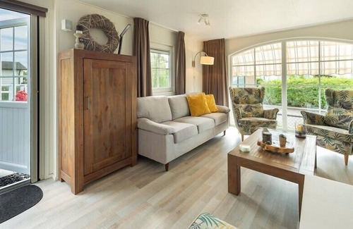 Scharendijke Ski Chalet | Chalet Strandloper L25 privately situated near sea and beach