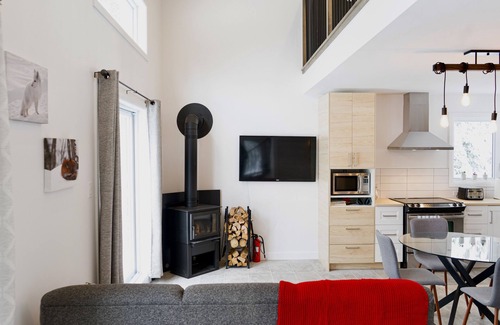 Saint-Philemon Ski Chalet | Chalet Ullaakut(spa and wood-burning stove)