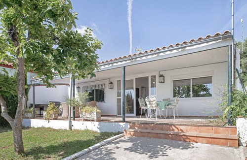 El Bosque House | Chalet 'Villa Rosario' with Mountain View, Pool & Wi-Fi