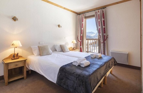 Les Eucherts Ski Chalet | Chalet, wifi, sauna, balcony, fireplace or stove, parking, tv, ski locker, 185m², La Rosière