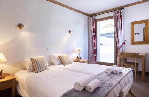 Les Eucherts Ski Chalet | Chalet, wifi, sauna, balcony, fireplace or stove, parking, tv, ski locker, 195m², La Rosière
