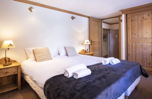 Les Eucherts Ski Chalet | Chalet, wifi, sauna, balcony, fireplace or stove, parking, tv, ski locker, 195m², La Rosière
