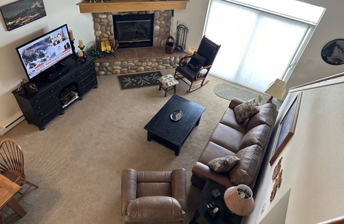 Big Sky Ski Chalet | Chalet w garage