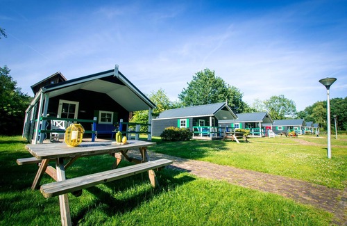 IJhorst Ski Chalet | Chalet with dishwasher, in natural environment