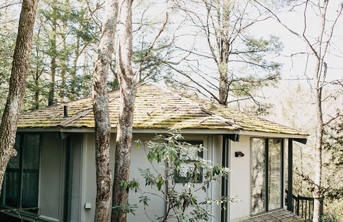 Boone Ski Chalet | Chalet with privacy in the exclusive gated Hound Ears Country Club Community