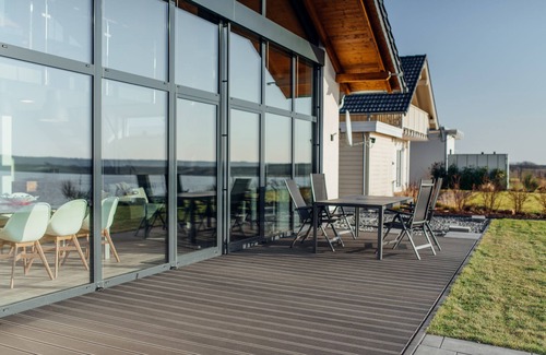 Lobnitz House | Chalet100 with private beach, sauna, fireplace and gallery on Lake Mühlfeld
