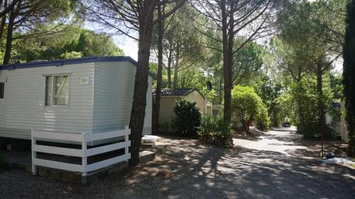 Roquebrune-sur-Argens Other | Chalets met buitenkeuken op Camping Leï Suves - JoyCasa
