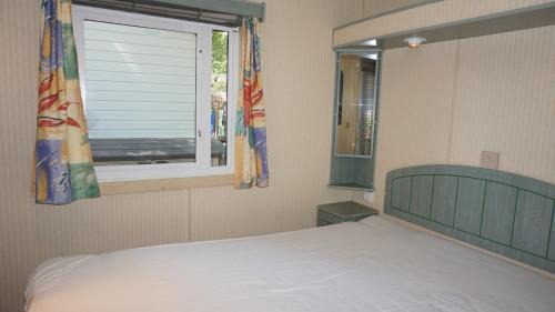 Roquebrune-sur-Argens Other | Chalets met buitenkeuken op Camping Leï Suves - JoyCasa