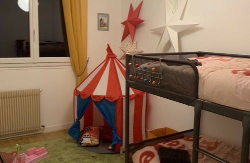 Chateauroux House | Chaleureuse Maison, Quartier Calme Hôpital