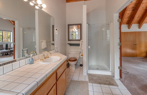 Chamberlands Ski Chalet | Chamberlands Chalet - short walk to Chambers private beach